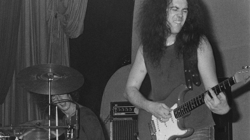 Larry Wallis, guitarrista original do Motörhead, morre aos 70 anos