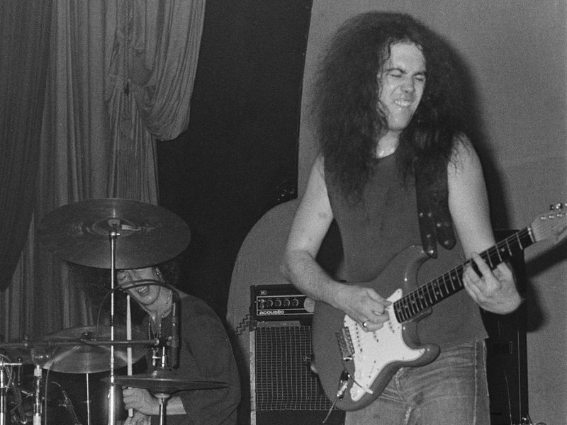 Larry Wallis, guitarrista original do Motörhead, morre aos 70 anos