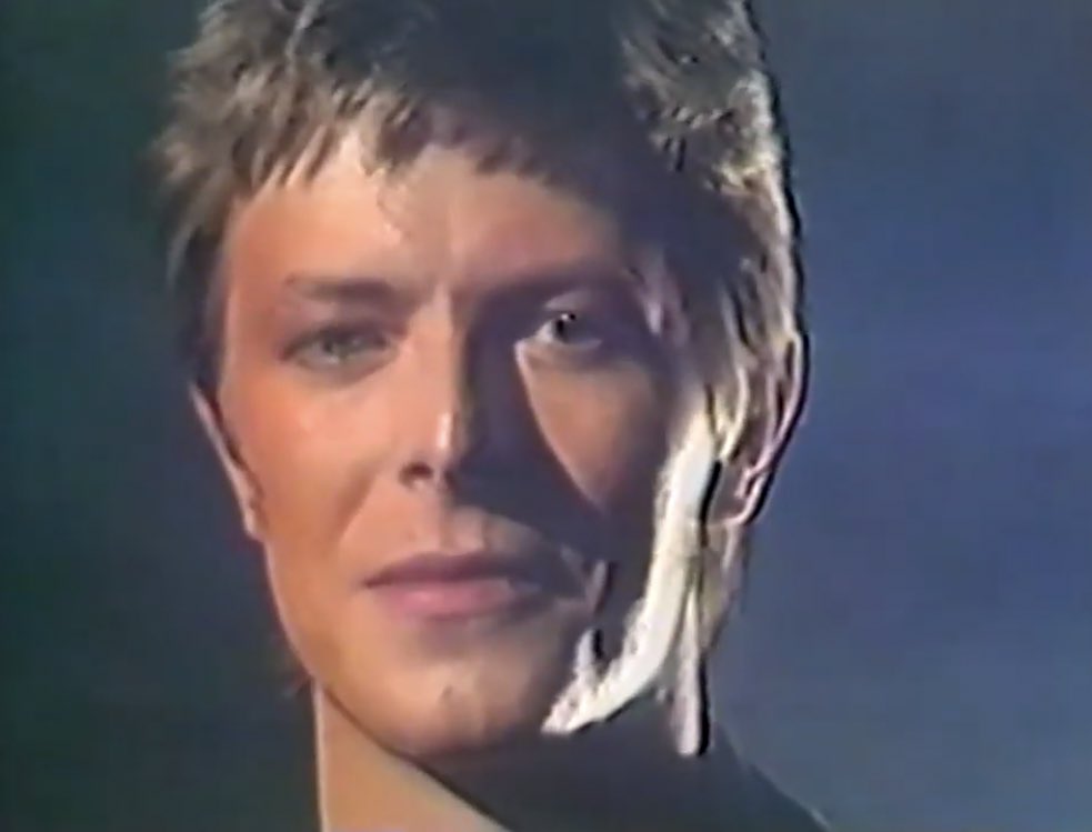 ‘Heroes’, de David Bowie, ganha clipe com imagens inéditas após 42 anos
