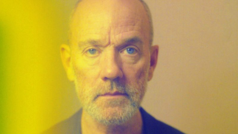Michael Stipe, ex-R.E.M., completa 60 anos e lança a inédita ‘Drive to the Ocean’