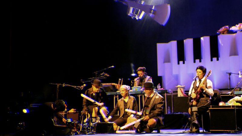 Pato Fu lança ‘Música de Brinquedo 2 Ao Vivo’; confira