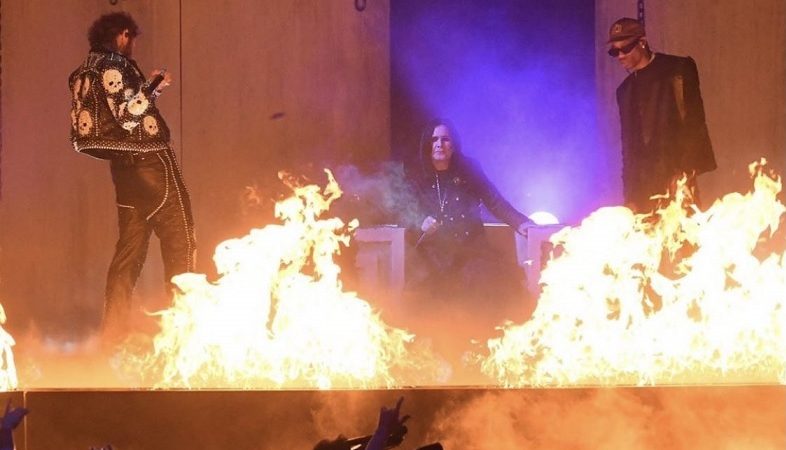 Ozzy Osbourne se apresenta no American Music Awards com Post Malone e Travis Scott; veja