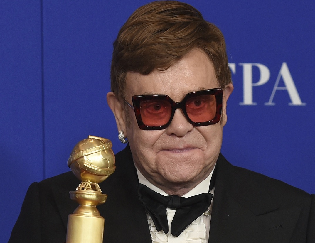 Elton John ganha primeiro Globo de Ouro com canção de ‘Rocketman’