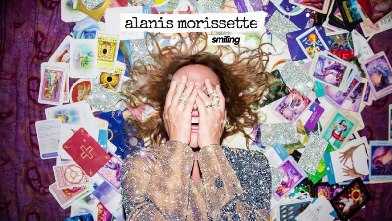 Alanis Morissette lança novo single ‘Smiling’; ouça