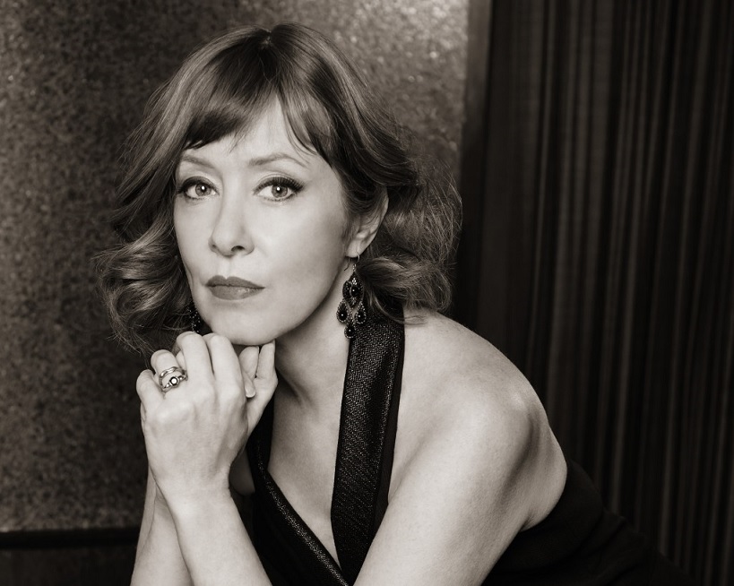 Suzanne Vega anuncia novo álbum e lança cover de ‘Walk on The Wild Side’, de Lou Reed