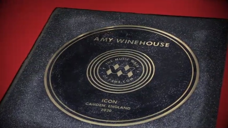 Amy Winehouse ganha homenagem póstuma na Calçada da Fama da Música em Londres