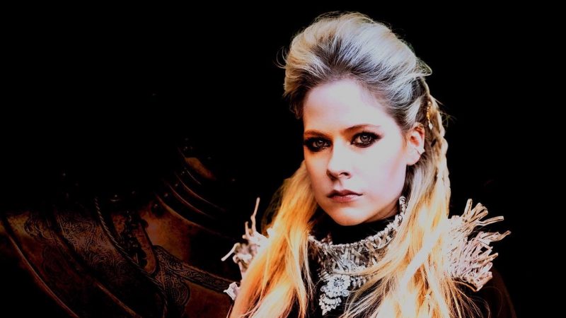 Avril Lavigne lança single beneficente ‘We Are Warriors’; ouça