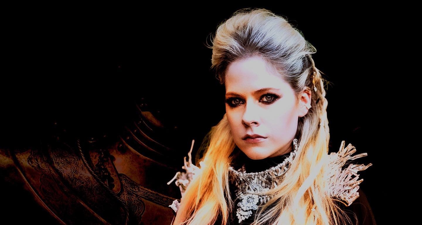 Avril Lavigne lança single beneficente ‘We Are Warriors’; ouça