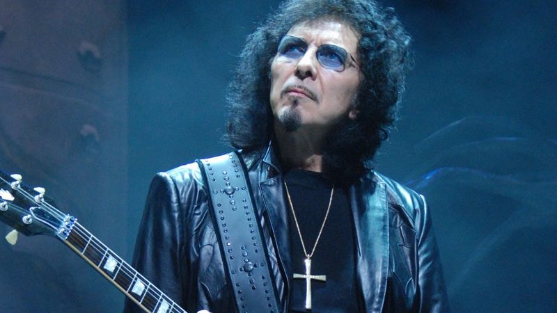 Tony Iommi, do Black Sabbath, vai leiloar itens pessoais para ajudar combate ao coronavírus