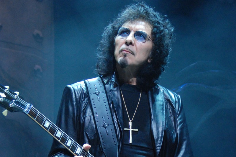 Tony Iommi, do Black Sabbath, vai leiloar itens pessoais para ajudar combate ao coronavírus