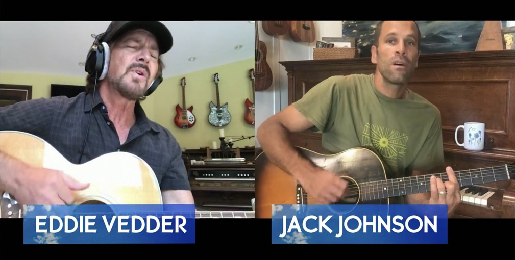 Eddie Vedder faz dueto com Jack Johnson em live de festival havaiano