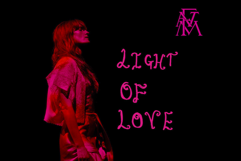 Florence + The Machine lança a inédita ‘Light of Love’; ouça