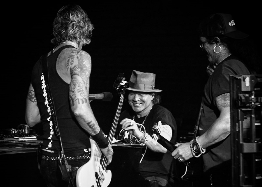 Guns N’ Roses está ‘trabalhando com afinco’ em novo álbum e ‘vai ser épico’, diz Susan McKagan