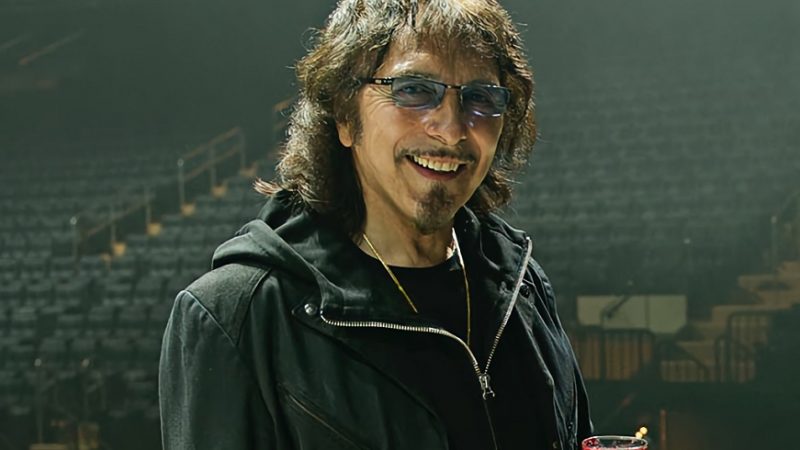 Tony Iommi, do Black Sabbath, arrecada 125 mil reais com leilão em combate ao coronavírus