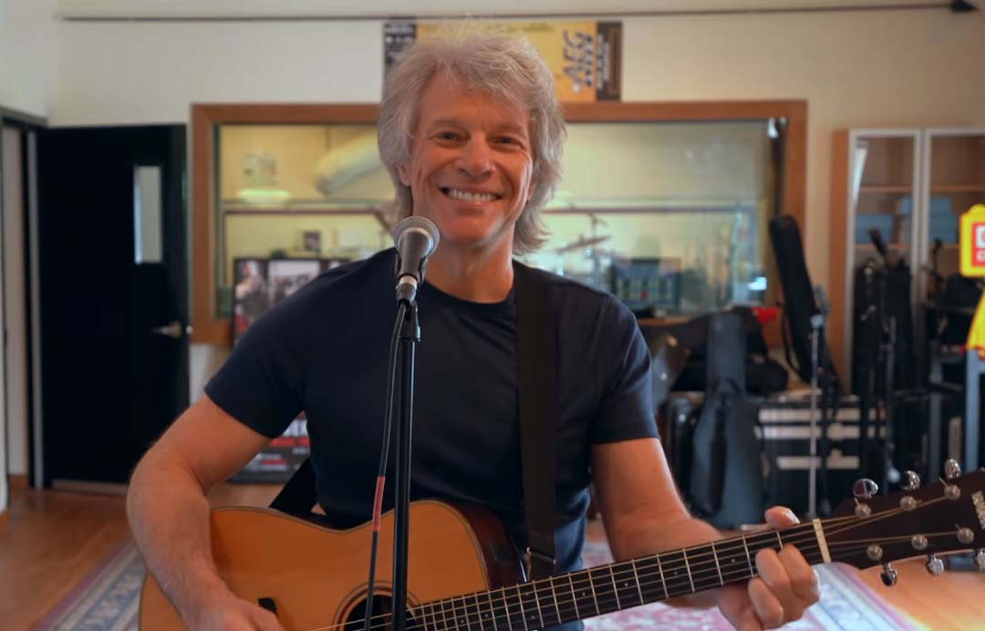 Jon Bon Jovi apresenta ‘Someday I’ll Be Saturday Night’ em live beneficente; assista