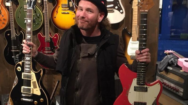 Corey Taylor, do Slipknot, arrecada 150 mil dólares com leilão beneficente de guitarras