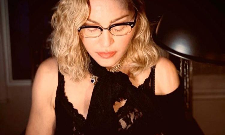 Madonna afirma ter anticorpos contra coronavírus