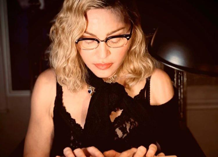 Madonna afirma ter anticorpos contra coronavírus