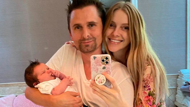 Matt Bellamy, do Muse, celebra chegada de nova filha