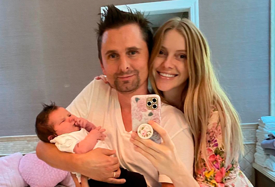 Matt Bellamy, do Muse, celebra chegada de nova filha