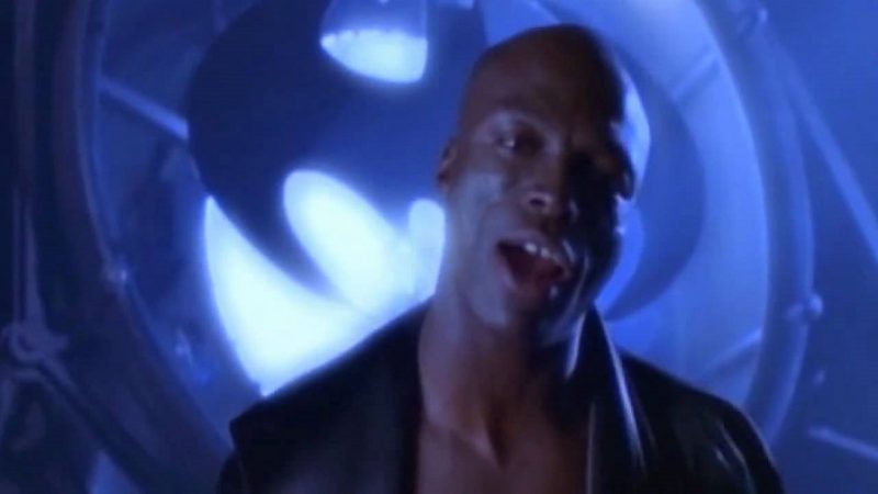 Seal presta tributo a Joel Schumacher com versão de ‘Kiss From a Rose’; assista