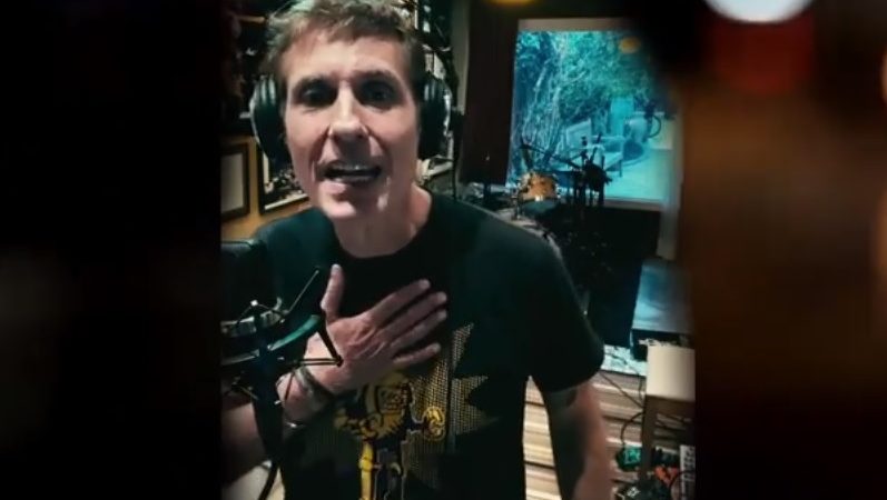 Dinho Ouro Preto e Os Spoilers fazem versão de ‘Live Forever’ do Oasis; assista