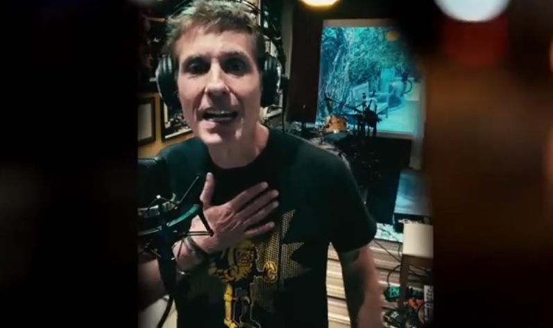 Dinho Ouro Preto e Os Spoilers fazem versão de ‘Live Forever’ do Oasis; assista