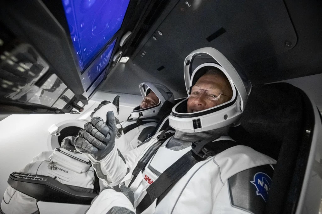 Astronautas ouviram ‘Back in Black’ do AC/DC no lançamento da SpaceX