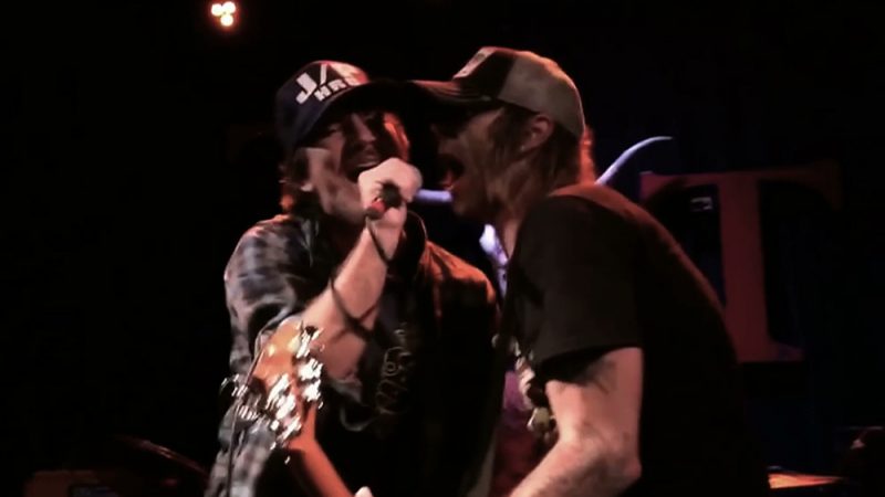 Eddie Vedder e Supersuckers fazem cover de ‘I Believe In Miracles’, dos Ramones; ouça