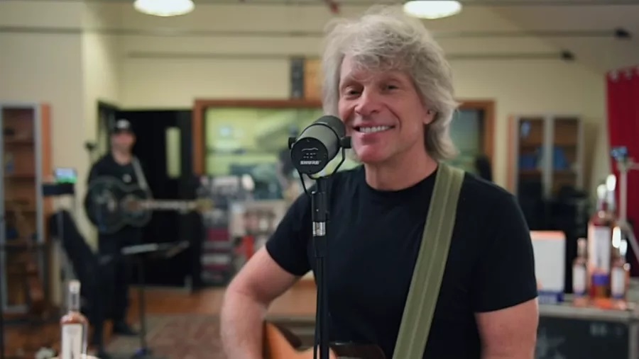 Jon Bon Jovi toca seus clássicos e versões de Beatles e The Killers em live; assista