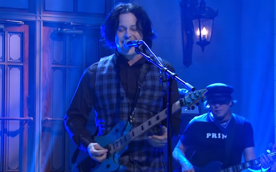 Jack White toca com guitarra projetada por Eddie Van Halen no ‘Saturday Night Live’; assista
