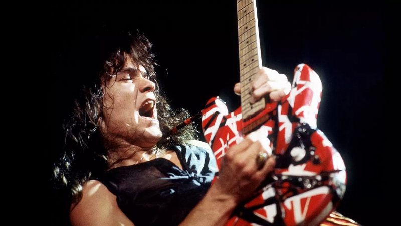 Slash, Kirk Hammett e Tom Morello homenageiam Eddie Van Halen no Rock And Roll Hall Of Fame