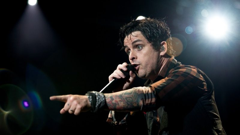 Billie Joe Armstrong, do Green Day, lança álbum cover ‘No Fun Mondays’; ouça