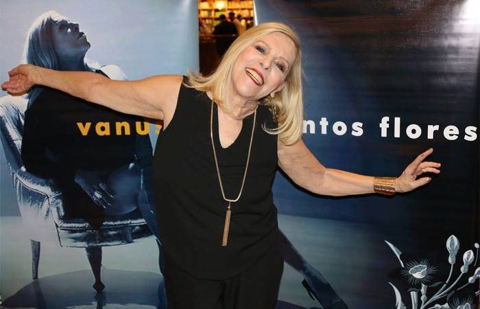 Cantora Vanusa morre aos 73 anos em Santos