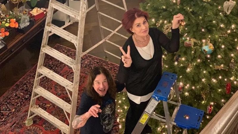 Sharon Osbourne, esposa de Ozzy, testa positivo para COVID-19