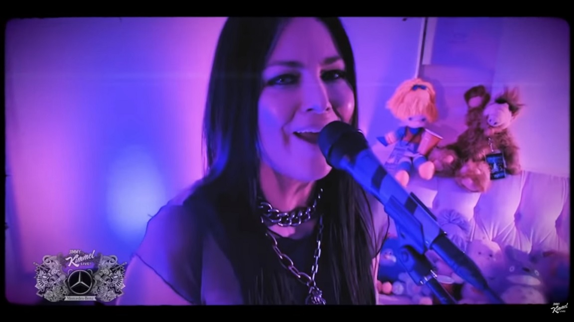 Evanescence apresenta ‘Wasted On You’ em programa de TV; assista