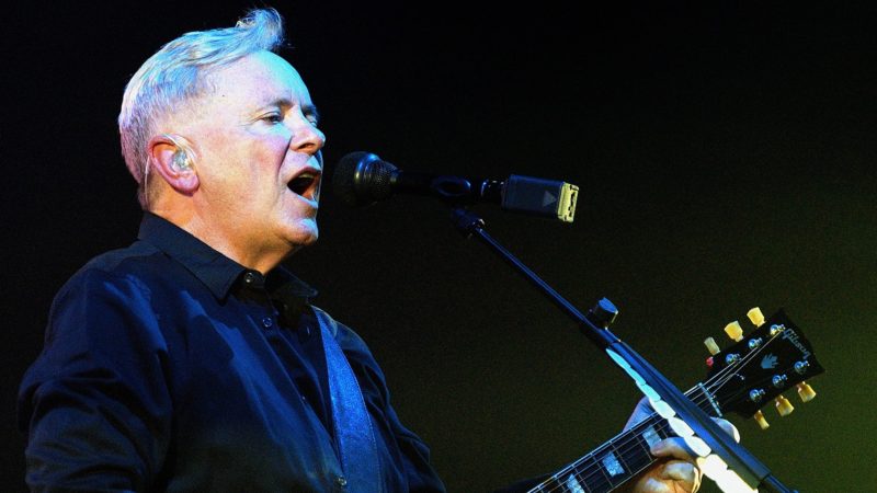 New Order anuncia novo álbum ao vivo ‘Education Entertainment Recreation’; assista vídeo