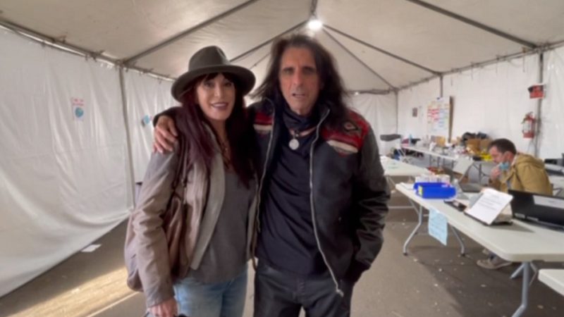 Alice Cooper recebe vacina contra COVID-19