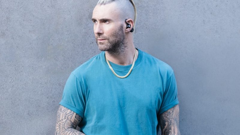 Maroon 5 lança single ‘Beautiful Mistakes’ e Adam Levine declara: ‘bandas estão em extinção’