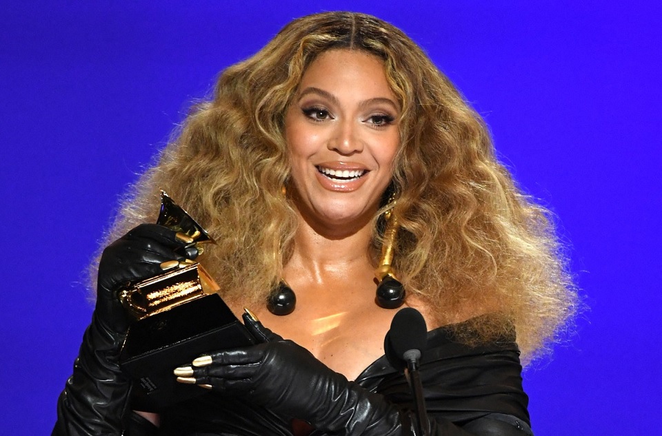 Beyoncé se torna a artista mais premiada do Grammy Awards