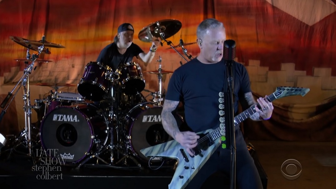 Metallica celebra 35 anos de ‘Master Of Puppets’ em programa de TV; assista ‘Battery’