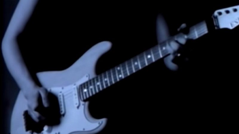 Metallica: guitarra de Kirk Hammett usada no clipe de ‘One’ é leiloada por R$ 640 mil
