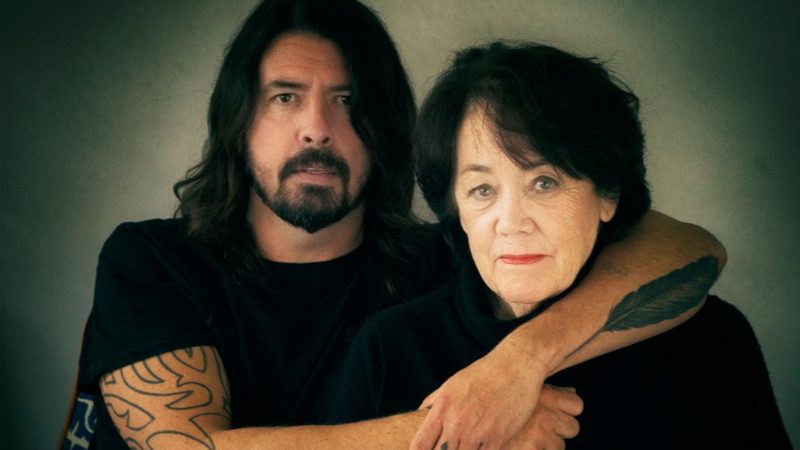 Dave Grohl divulga trailer de série sobre relação de músicos e suas mães