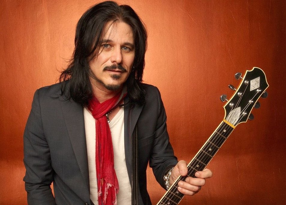 Gilby Clarke, ex-Guns N’ Roses, lança novo álbum solo ‘The Gospel Truth’, o primeiro em duas décadas