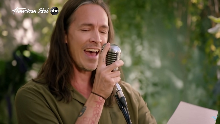 Brandon Boyd canta sucessos do Incubus com participantes do ‘American Idol’; assista