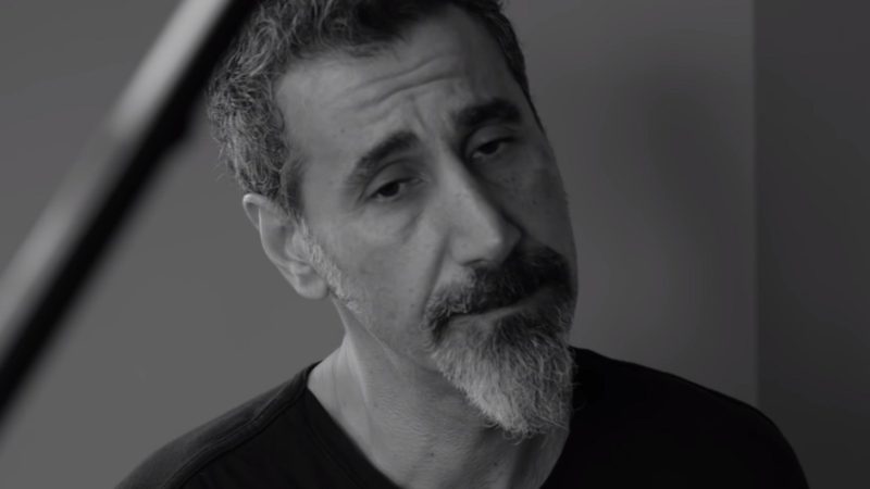 Serj Tankian, do System Of A Down, lança clipe do single 'Rumi'; assista