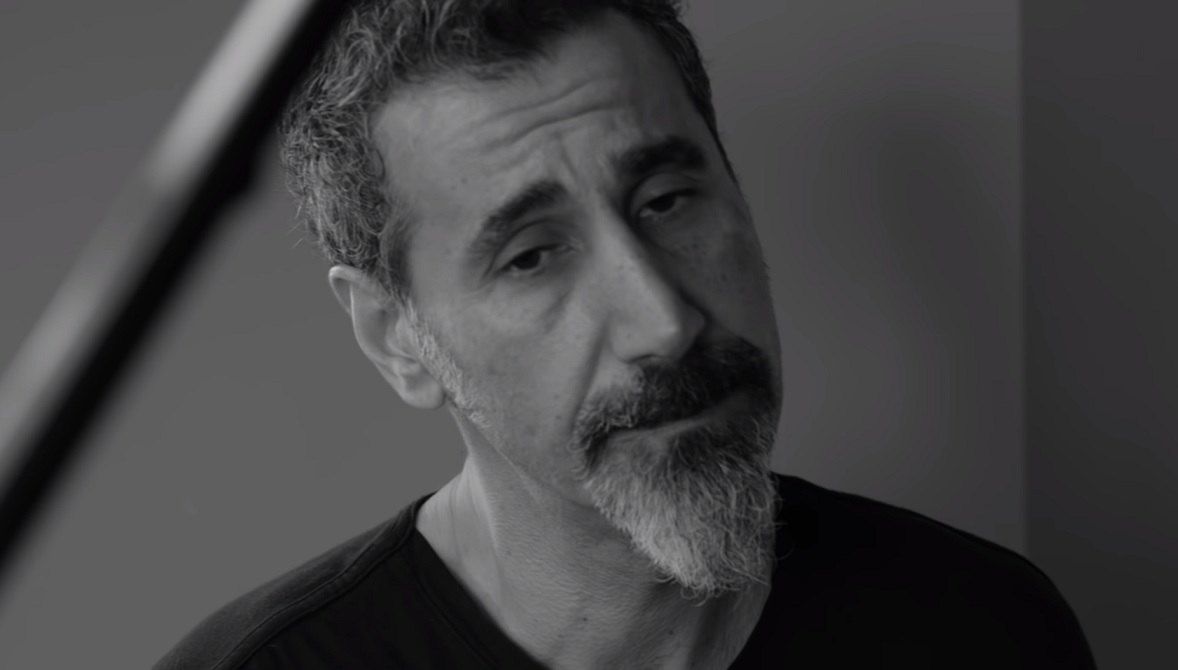 Serj Tankian, do System Of A Down, lança clipe do single ‘Rumi’; assista