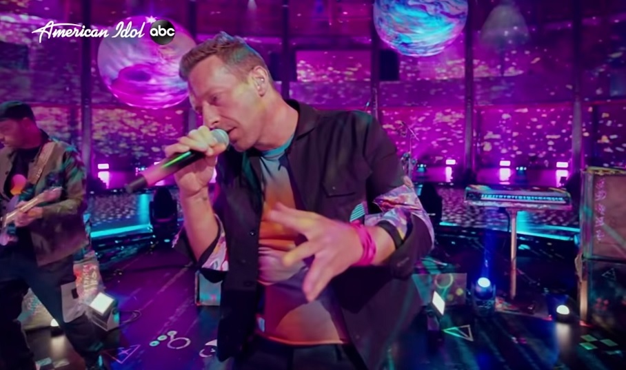 Coldplay apresenta ‘Higher Power’ no ‘American Idol’; assista