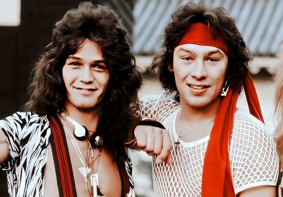 Alex Van Halen compartilha mensagem em primeiro aniversário sem o irmão Eddie