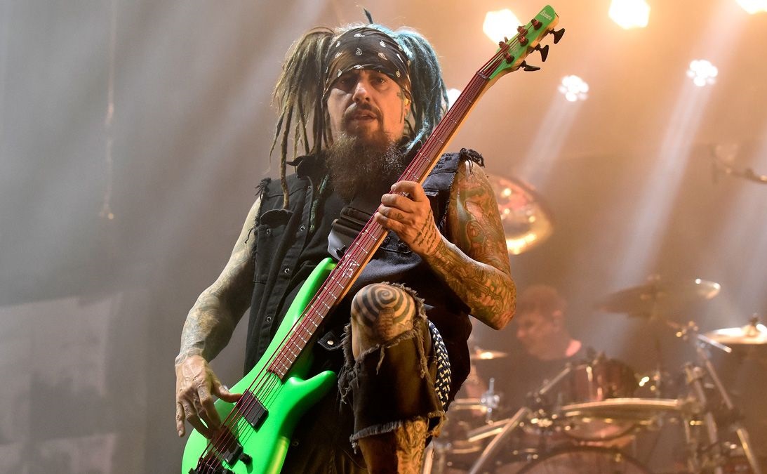 Fieldy, baixista do Korn, ficará de fora de turnê para curar ‘maus hábitos’